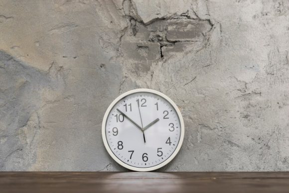 Jak wybrać idealny dodatek do wnętrza, który pomoże kontrolować czas?