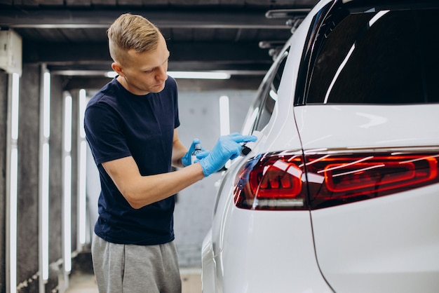 Jak Powłoki Ceramiczne Chronią Twój Samochód Przed Codziennymi Zagrożeniami